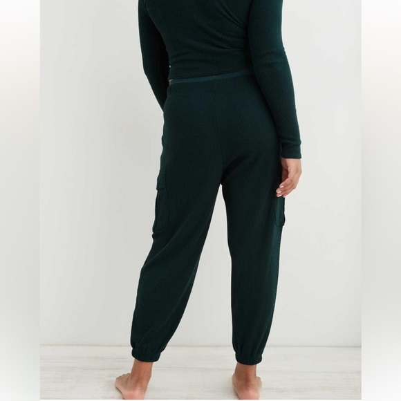 Aerie Traveler Waffle Cargo Jogger Pants in Forest Green. Size XS. Baggy Fit - Picture 4 of 12